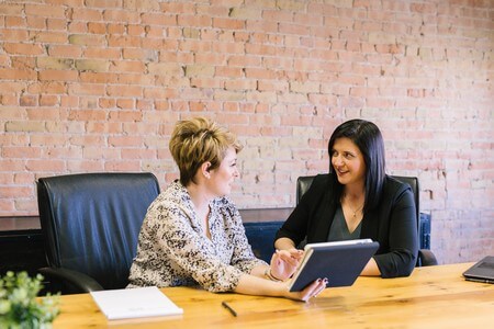 business-woman-accountants